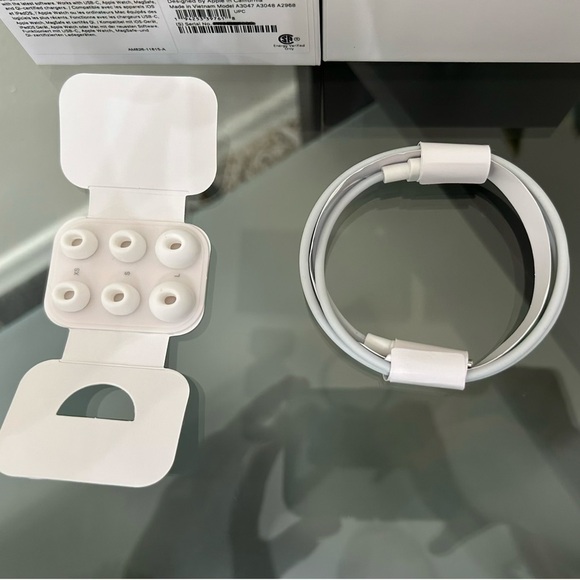 AirPods Pro 2 - Picture 4 of 5